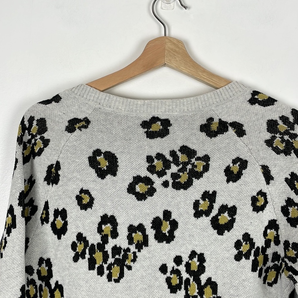 Cabi long sleeve button down V neck animal print cardigan sweater Size Small - Picture 7 of 9